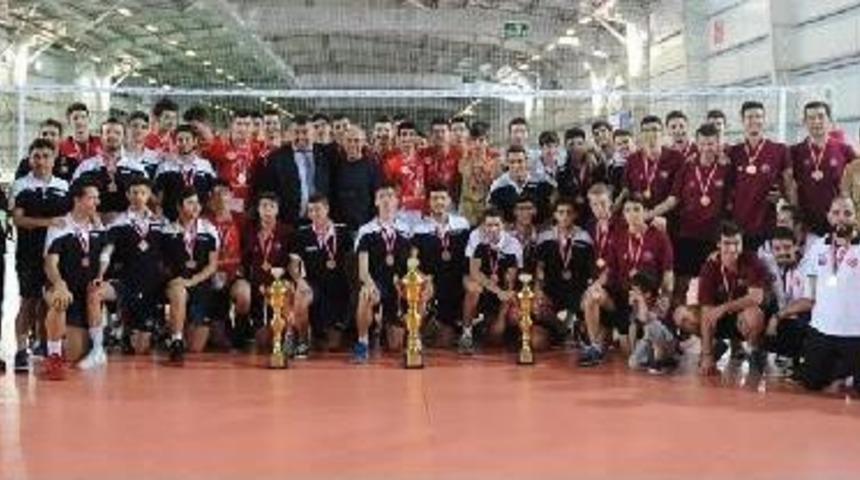 Yıldızlar Voleybolda İlbank Ve Halkbank T&uuml;rkiye Şampiyonu