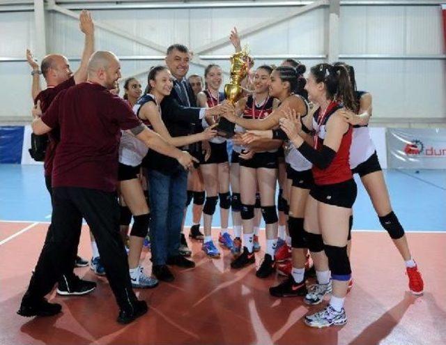 Yıldızlar Voleybolda İlbank Ve Halkbank T&uuml;rkiye Şampiyonu 1