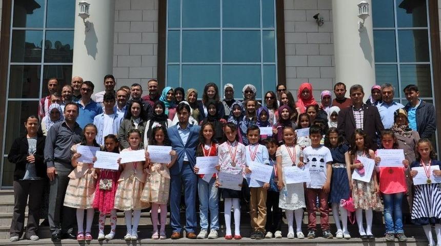 Yıl Sonu &Ouml;d&uuml;llerini Kuşulu &Ouml;ğrenciler Topladı