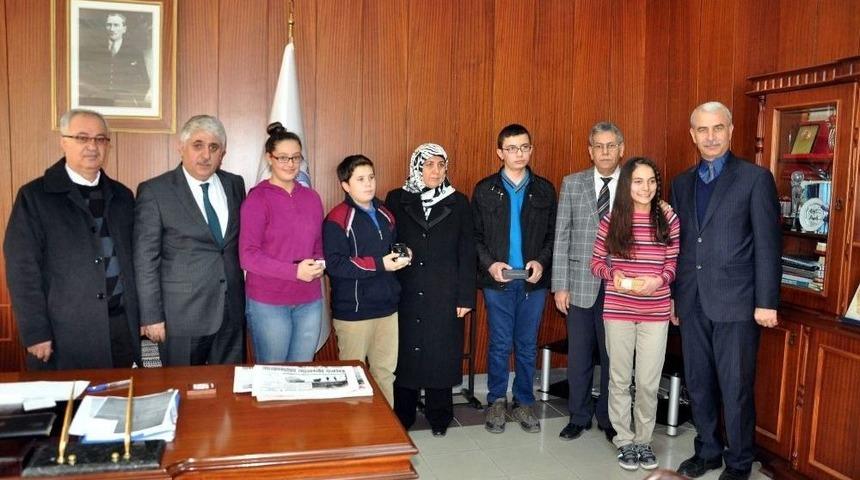 Başkan Şimşek, Teog Birincilerini &Ouml;d&uuml;llendirdi