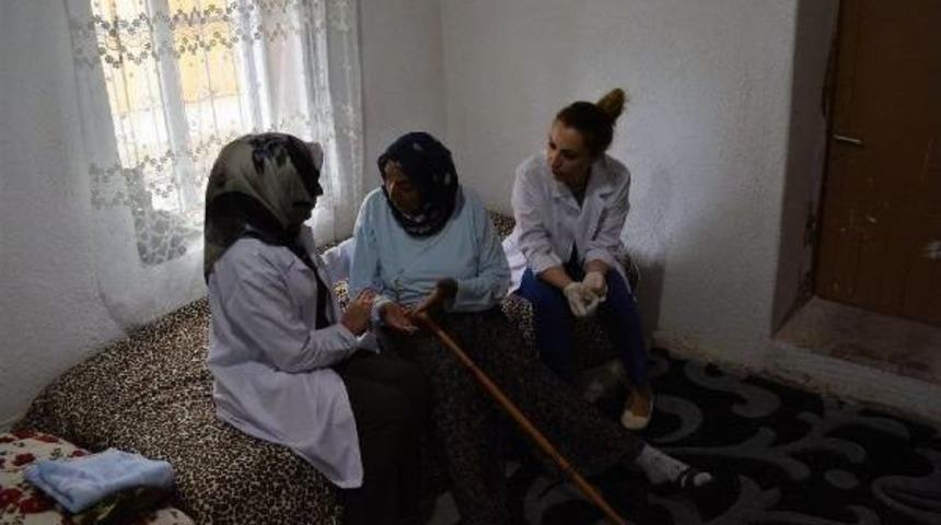 Kızıyla Kavga Edince Sokakta Kalan Kadın Eve Yerleştirildi