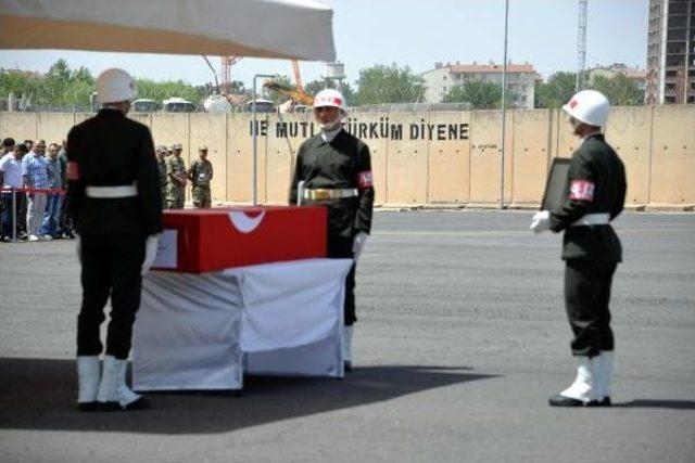 Kozluk Şehidi Uzman &Ccedil;avuş Fazlıoğlu, T&ouml;renle Uğurlandı 1