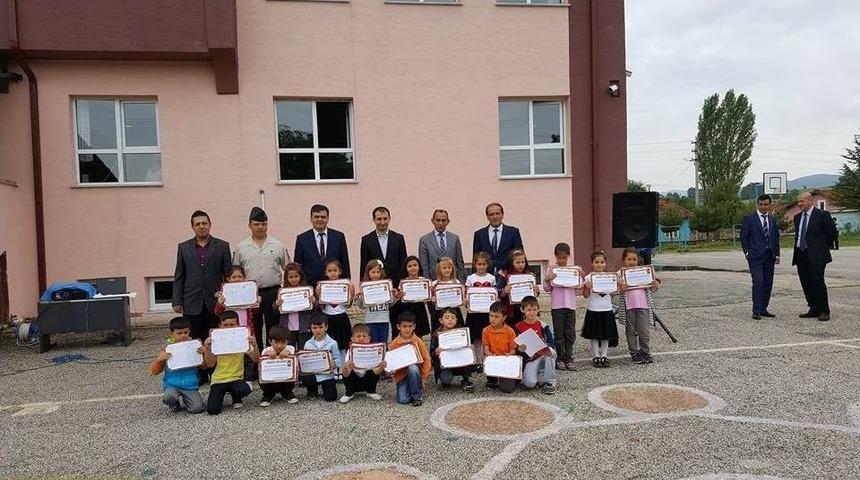 Başkan Yal&ccedil;ın &Ouml;ğrencilere Karnelerini Verdi