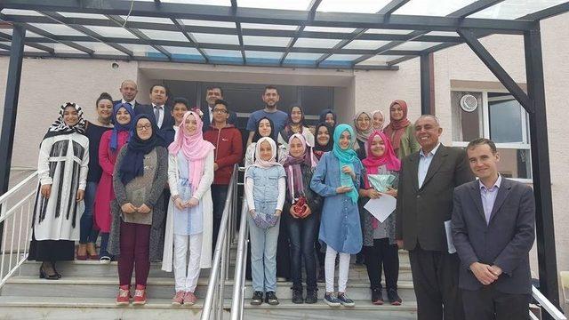 Başkan Yal&ccedil;ın &Ouml;ğrencilere Karnelerini Verdi 1