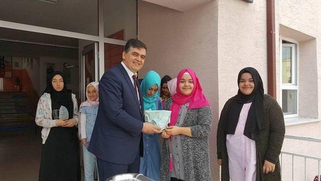 Başkan Yal&ccedil;ın &Ouml;ğrencilere Karnelerini Verdi 2