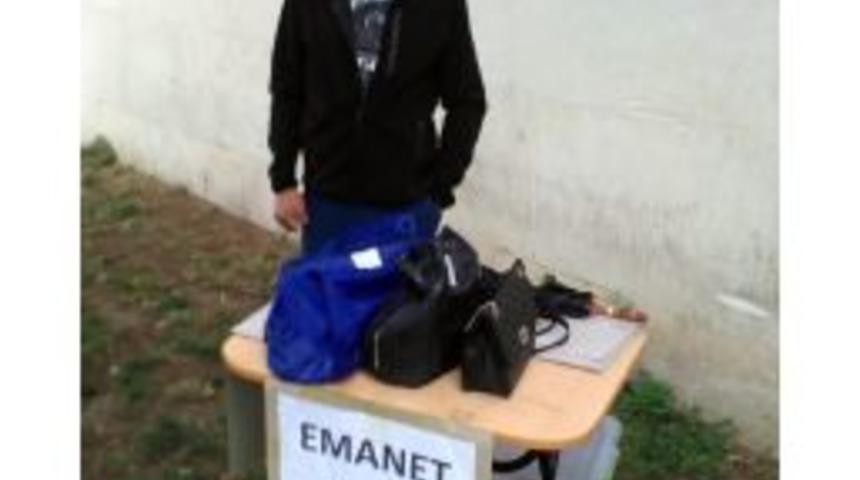 Lys Sınavına Alınmayan Eşyalar Ona Emanet