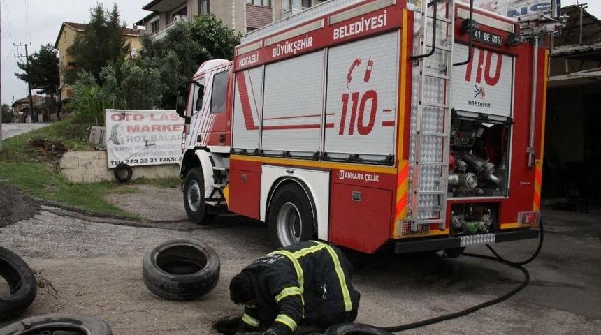 Kuyuya D&uuml;şen Yavru Kediyi İtfaiye Ekipleri Kurtardı
