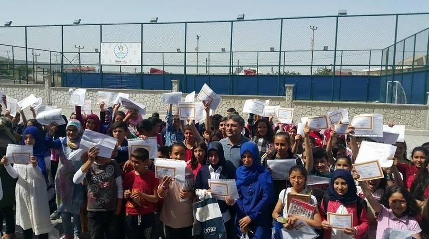 &Ccedil;at Belediye Başkanı Duru &Ouml;ğrencileri Yalnız Bırakmadı