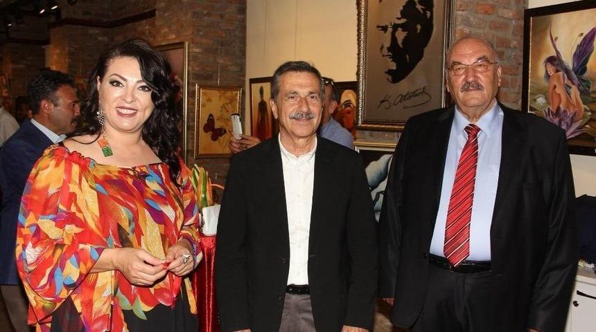 Eskişehirli Ressam T&uuml;lin Onar Kişisel Resim Sergisini A&ccedil;tı