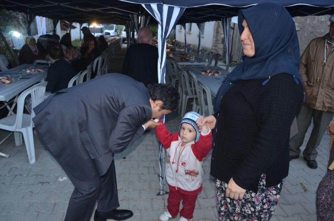 İftar Sofrası Gemi&ccedil; Mahallesine Kuruldu