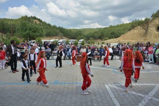 Gediz Belediye Başkanı Saraoğlu, Karne Dağıtım Törenine Katıldı