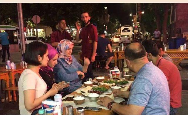 Şanlıurfa da Iftardan Sahura 3 Ton Ciğer Tüketiliyor 2