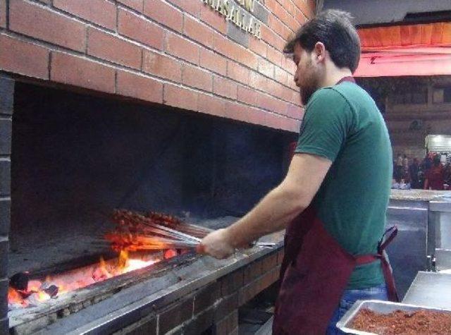 Şanlıurfa da Iftardan Sahura 3 Ton Ciğer Tüketiliyor 3