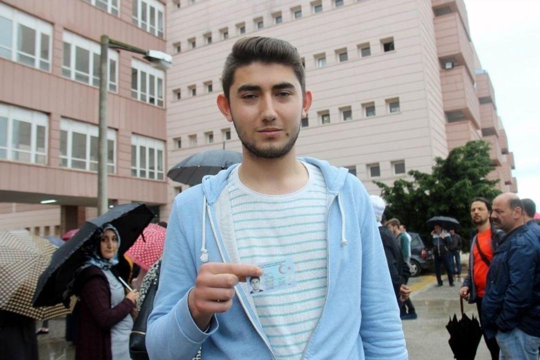 Kimliğini Kaybeden &Ouml;ğrencinin İmdadına Polis Son Anda Yetişti