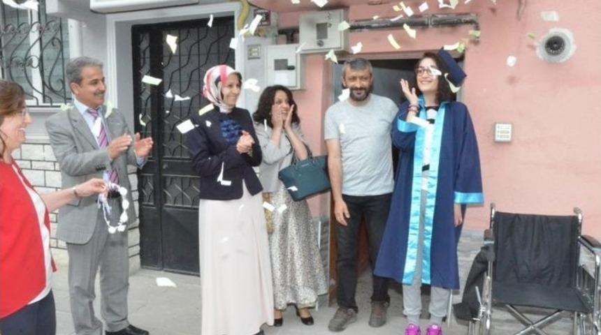 Tedavisi S&uuml;ren &Ouml;ğrenciye Anlamlı Mezuniyet T&ouml;reni