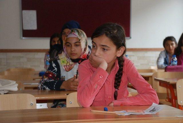 Tokat&rsquo;ta 11 Bin 749 &Ouml;ğrenci Bursluluk Sınavına Girdi 2