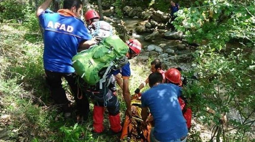 Doğa Y&uuml;r&uuml;y&uuml;ş&uuml;nde Kayalıklardan D&uuml;şt&uuml;, Bacağı Kırıldı