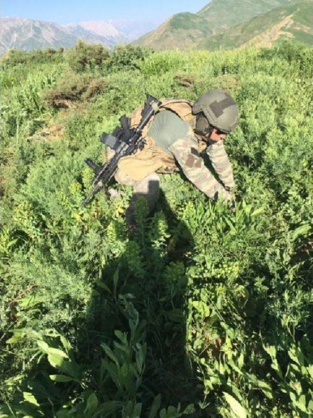 Helikopterlerin Indiği Alana Tuzaklanan El Yapımı Patlayıcı Sas lar Tarafından Imha Edildi&nbsp; 1