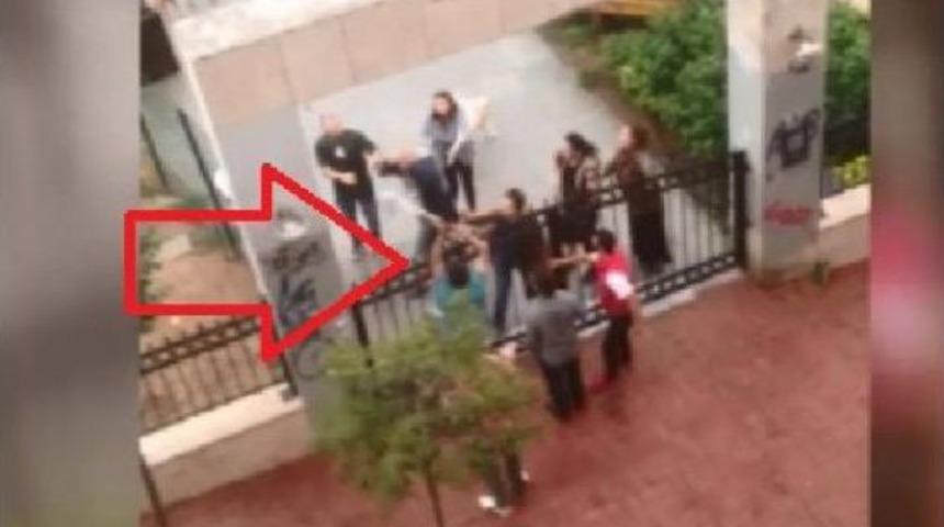 Cihangir'de K&ouml;pek Gezdirme Tartışmasında Vantilat&ouml;r Ayağı Ile Saldırı