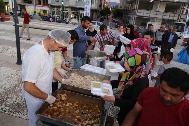 İftar Bereketi Şehitler Mahallesi’nde Yaşandı