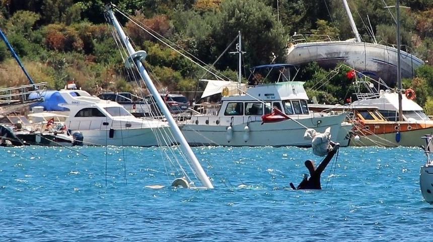 Y&uuml;z Bin Liralık Tekne Sulara G&ouml;m&uuml;ld&uuml;
