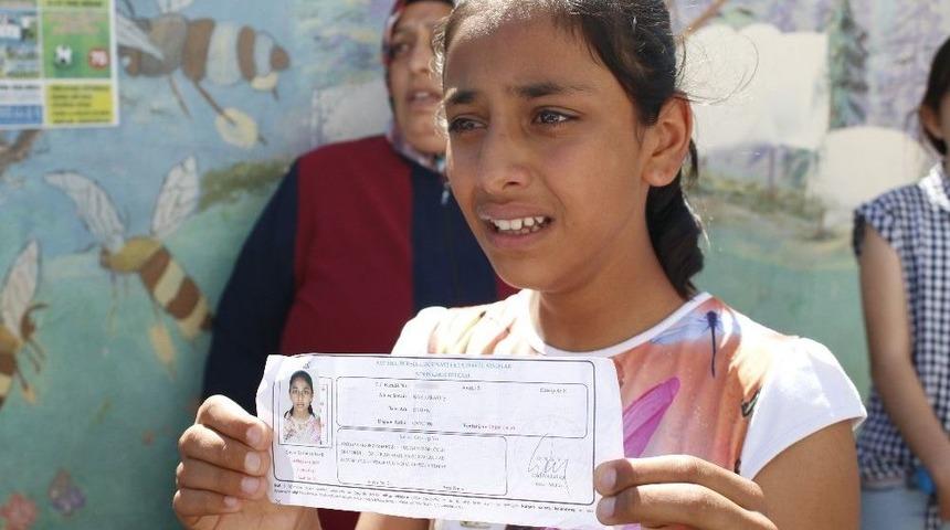 Bursluluk Sınavında Mağdur Olan K&uuml;&ccedil;&uuml;k Kızın G&ouml;zyaşları