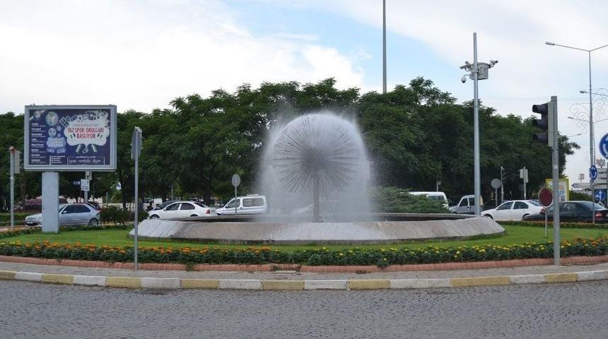 Salihli&rsquo;nin Her Yerinde Mevsimlik &Ccedil;i&ccedil;ekler A&ccedil;tı