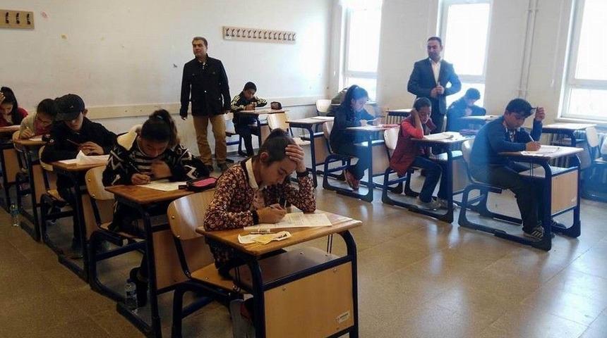 Kangal’da 500 Öğrenci Bursluluk Sınavına Girdi