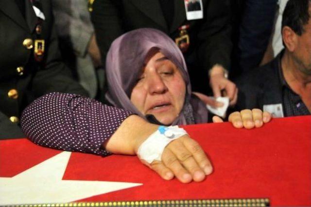 Şehit Uzman &Ccedil;avuş Fazlıoğlu nun Cenazesi Rize ye Uğurlandı (2) 2