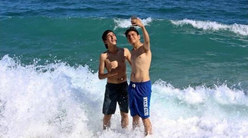 Sınavı Bitiren Denize Koştu