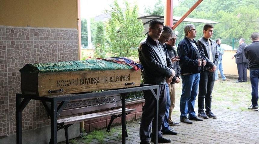 Gondol Salıncaktan D&uuml;şerek &Ouml;len K&uuml;&ccedil;&uuml;k Kız Son Yolculuğuna Uğurlandı