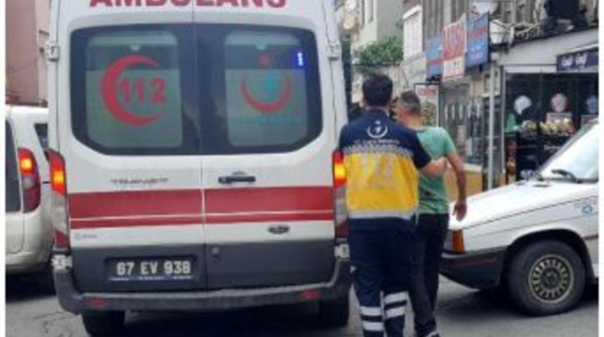 Eşini Bı&ccedil;akla Yaraladı