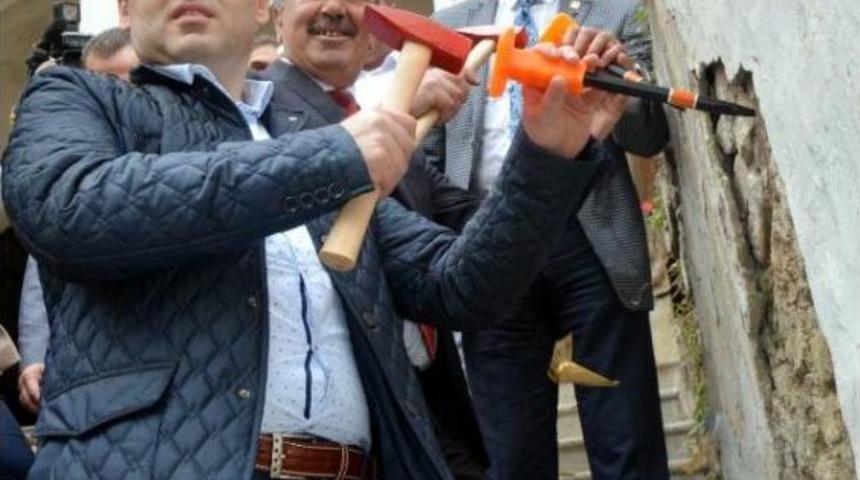 Tarihi Taş Mektep Binasında Restorasyon &Ccedil;alışmaları Başladı