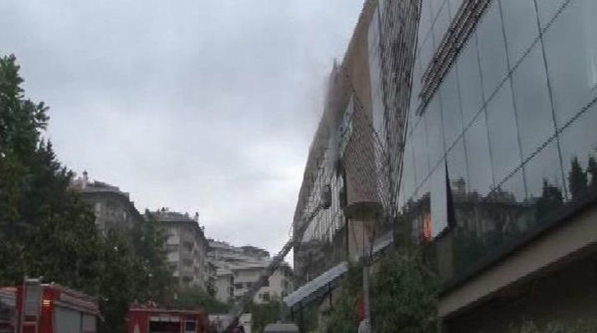 Ortak&ouml;y'de Avm'de Yangın Alarmı