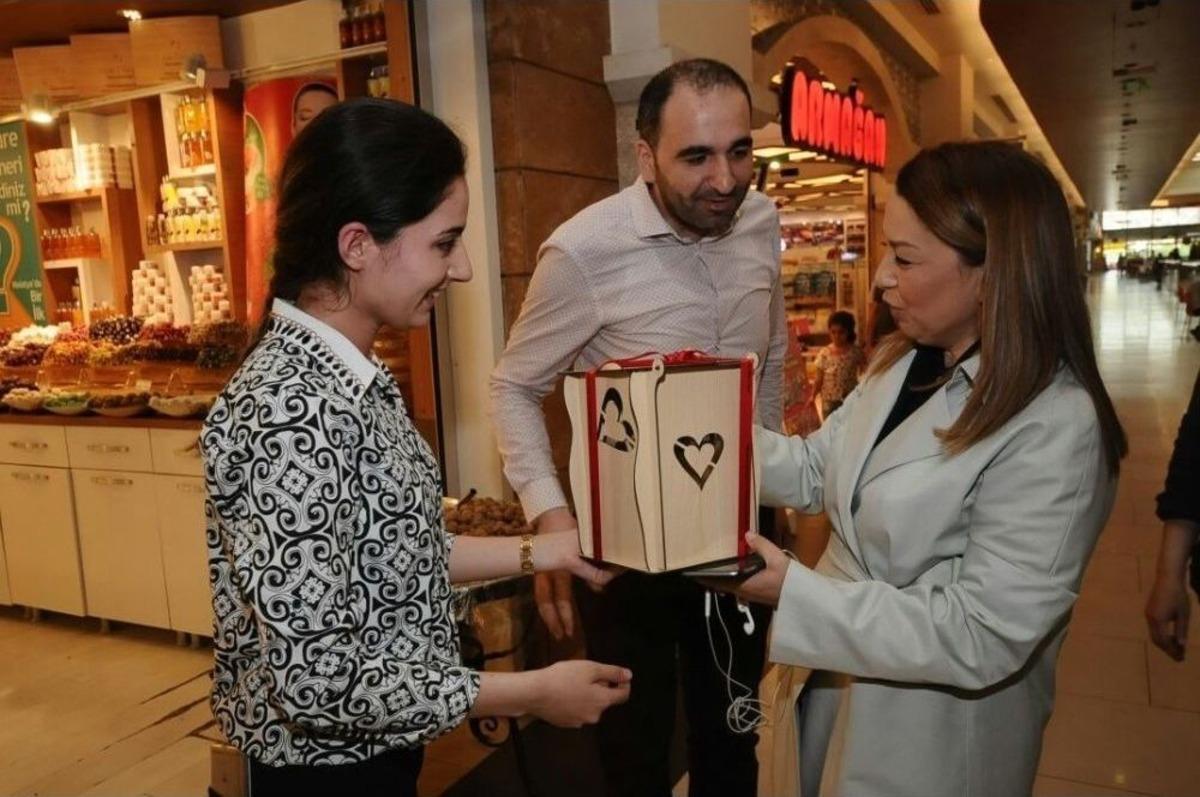 &lsquo;d&uuml;nya Yetimler G&uuml;n&uuml;&rsquo; Sergisi