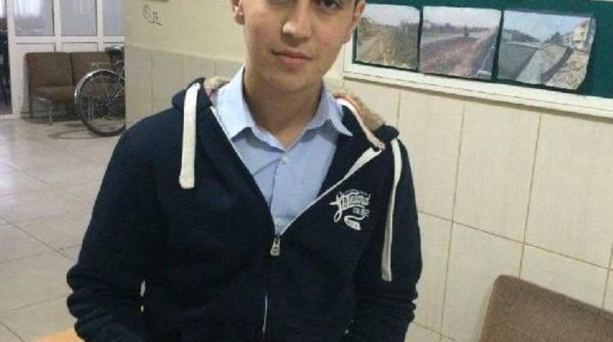 Evde Uyuşturucu Kullandıkları &Ouml;ne S&uuml;r&uuml;len 4 Gen&ccedil;ten 1'i &Ouml;ld&uuml;