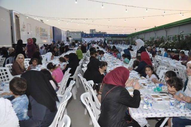 İhh&rsquo;Dan Suriyeli Yetimler I&ccedil;in Iftar 1