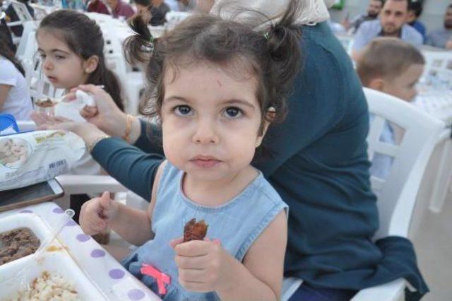 İhh&rsquo;Dan Suriyeli Yetimler I&ccedil;in Iftar 2