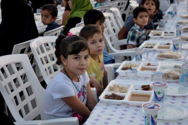 İhh&rsquo;Dan Suriyeli Yetimler I&ccedil;in Iftar 3
