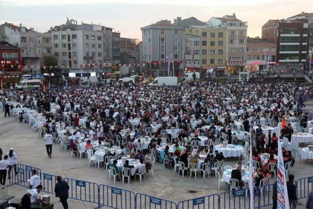 Zeytinburnu&rsquo;nda Farklı Dinler İftar Sofrasında Buluştu 1