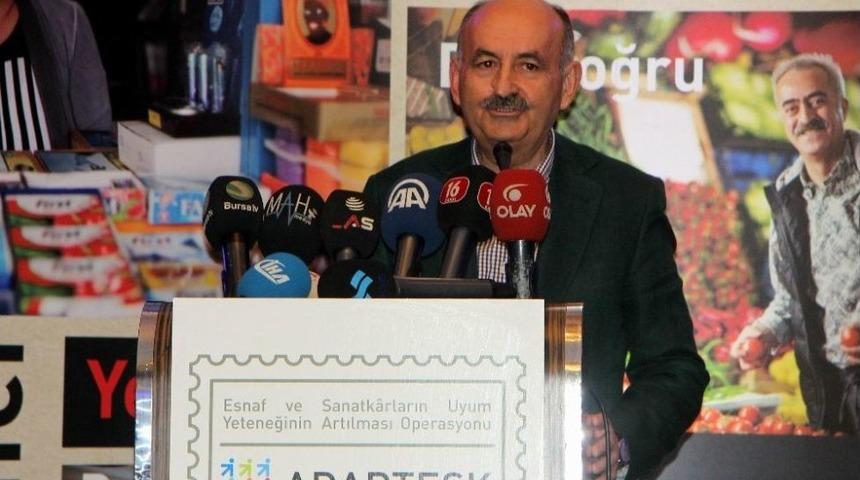 &Ccedil;alışma Ve Sosyal G&uuml;venlik Bakanı Mehmet M&uuml;ezzinoğlu:
