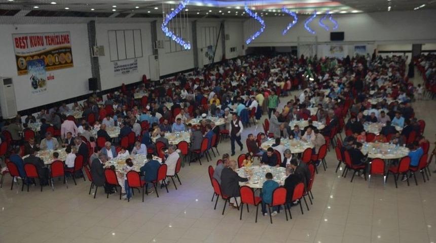 Tatvan&rsquo;da Yetimler İ&ccedil;in İftar Yemeği D&uuml;zenlendi