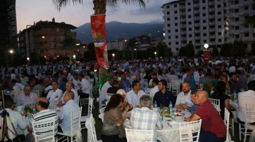 Bakan &Ccedil;avuşoğlu: Kardeşler Arasında Itilafın &Ccedil;&ouml;z&uuml;m Yeri Diyalogdur