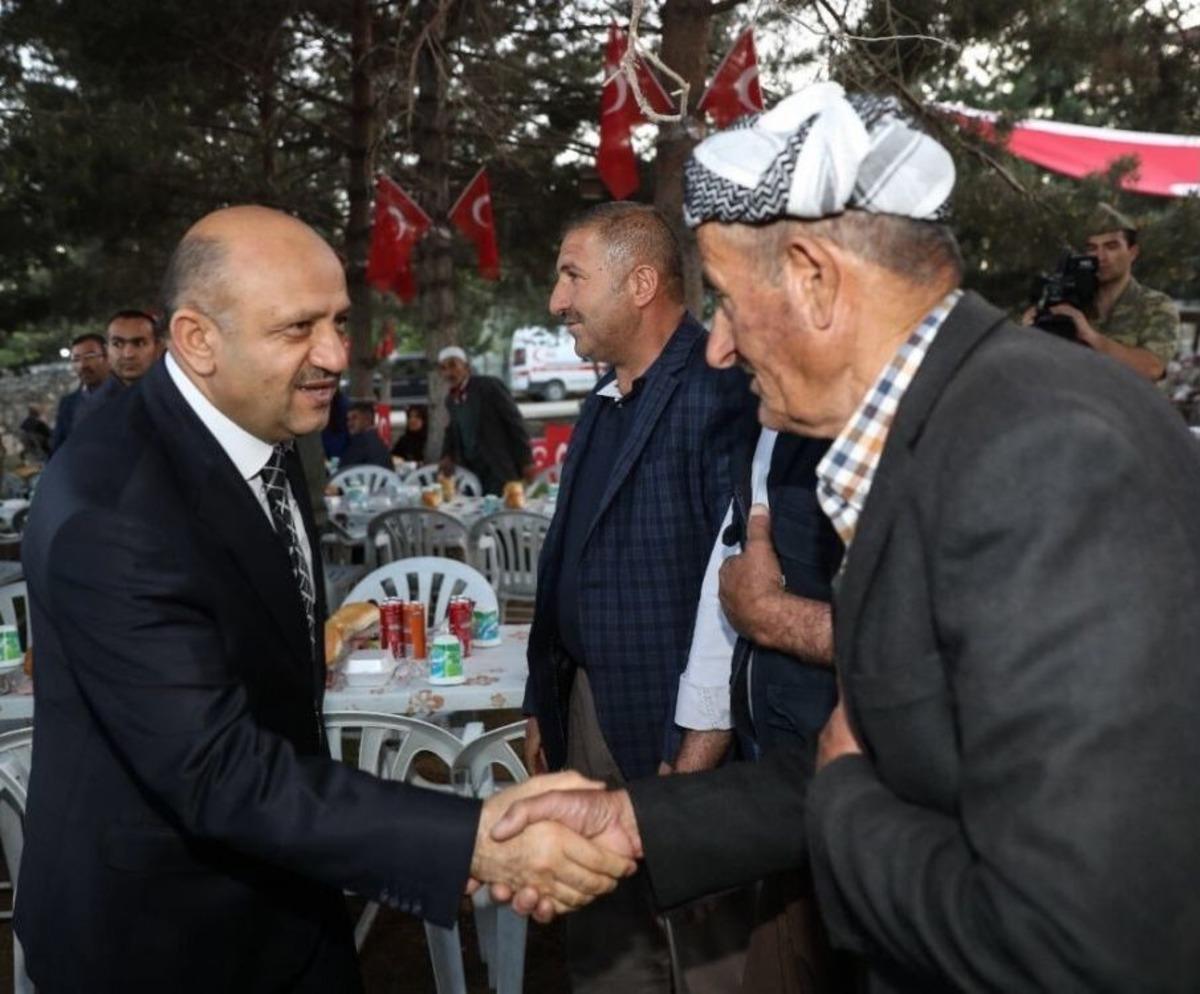 Milli Savunma Bakanı Fikri Işık Y&uuml;ksekova&rsquo;da