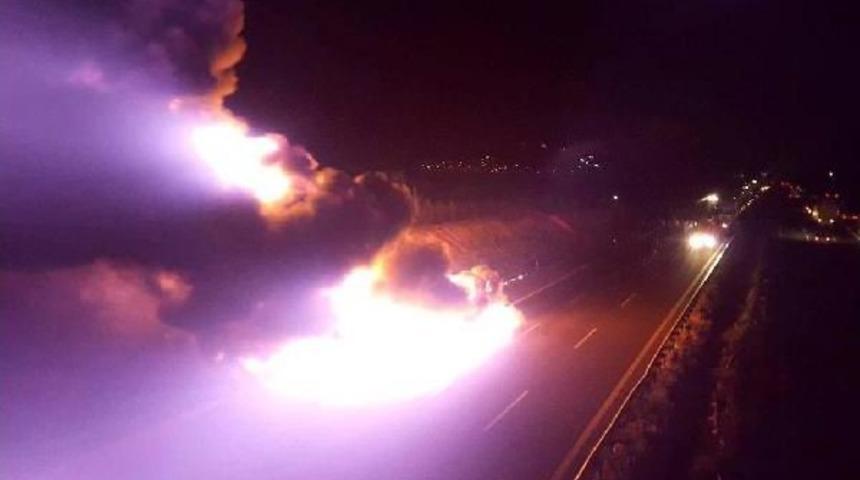 Amonyum Nitrat Y&uuml;kl&uuml; Tanker Alev Alev Yandı