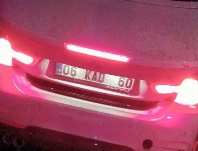 Burhaniye&rsquo;de Otomobil Otluğa U&ccedil;tu: 4 Yaralı 2