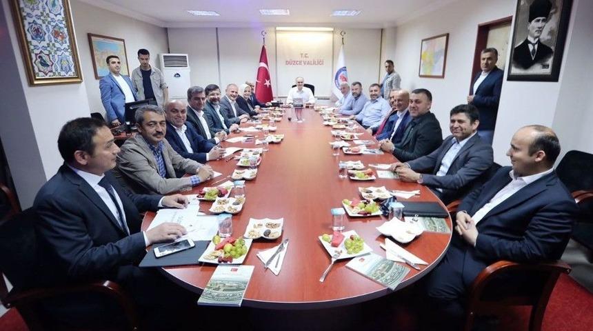 Bakan &Ouml;zl&uuml;, D&uuml;zce Yatırımları Toplantısına Katıldı