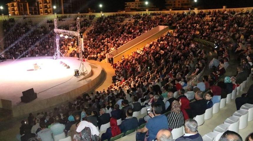 Akhisarlılar Kur&rsquo;an-ı Kerim Gecesine Akın Etti