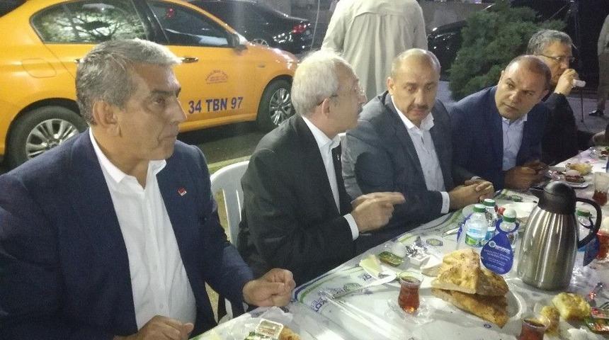 Kılı&ccedil;daroğlu Taksicilerle Sahur Yaptı