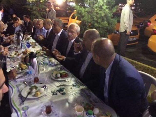 Kılı&ccedil;daroğlu Atat&uuml;rk Havalimanı Taksicileriyle Sahur Yaptı 1